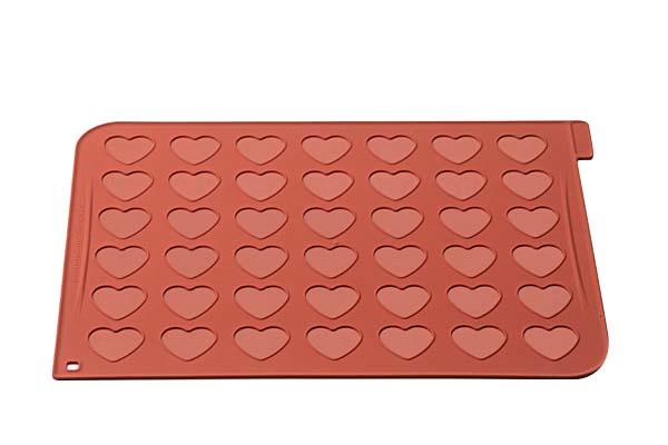 MAC03 HEART MACARONS